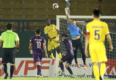 Chân sút ghi bàn hàng đầu V-League 2021 bị đầu độc chết ở Bờ Biển Ngà - Ảnh 1. Chân sút ghi bàn hàng đầu V-League 2021 bị đầu độc chết ở Bờ Biển Ngà - Ảnh 1.