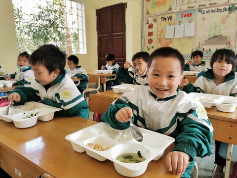 Chương trình Tết dinh dưỡng tặng 21 tấn xúc xích cho trẻ em vùng cao - Ảnh 2. Chương trình Tết dinh dưỡng tặng 21 tấn xúc xích cho trẻ em vùng cao - Ảnh 2.