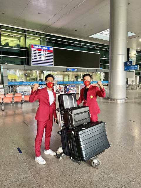 Quốc Cơ - Quốc Nghiệp về đến Việt Nam, cách ly 3 ngày - Ảnh 2. Quốc Cơ - Quốc Nghiệp về đến Việt Nam, cách ly 3 ngày - Ảnh 2.