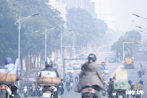 TP.HCM, Hà Nội sương mù từ sáng tới trưa - Ảnh 6. TP.HCM, Hà Nội sương mù từ sáng tới trưa - Ảnh 6.