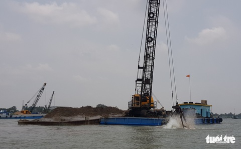An Giang, Đồng Tháp kêu thiếu hụt nghiêm trọng nguồn cát, cần tìm vật liệu thay thế - Ảnh 1. An Giang, Đồng Tháp kêu thiếu hụt nghiêm trọng nguồn cát, cần tìm vật liệu thay thế - Ảnh 1.