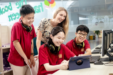 Top 42 Doanh nghiệp Vì Cộng đồng năm 2021: VAS đã làm gì cho những giá trị bền vững? - Ảnh 1. Top 42 Doanh nghiệp Vì Cộng đồng năm 2021: VAS đã làm gì cho những giá trị bền vững? - Ảnh 1.