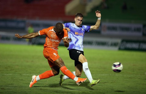 Bình Định thắng SHB Đà Nẵng 3-2 dù các tân binh chơi mờ nhạt - Ảnh 1. Bình Định thắng SHB Đà Nẵng 3-2 dù các tân binh chơi mờ nhạt - Ảnh 1.
