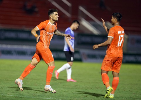 Bình Định thắng SHB Đà Nẵng 3-2 dù các tân binh chơi mờ nhạt - Ảnh 2. Bình Định thắng SHB Đà Nẵng 3-2 dù các tân binh chơi mờ nhạt - Ảnh 2.