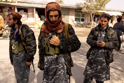 Taliban đưa đội quân đánh bom liều chết vào quân đội - Ảnh 1. Taliban đưa đội quân đánh bom liều chết vào quân đội - Ảnh 1.
