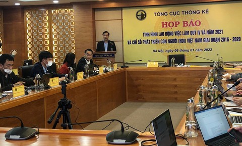 Năm 2021, 1,4 triệu người thất nghiệp, thu nhập bình quân 5,7 triệu đồng - Ảnh 2. Năm 2021, 1,4 triệu người thất nghiệp, thu nhập bình quân 5,7 triệu đồng - Ảnh 2.