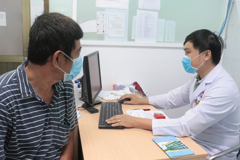 Hỏi đáp cùng thầy thuốc: Ăn uống, sinh hoạt sao để kiểm soát đường huyết tốt? - Ảnh 1. Hỏi đáp cùng thầy thuốc: Ăn uống, sinh hoạt sao để kiểm soát đường huyết tốt? - Ảnh 1.