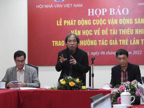 ‘Một ví dụ xoàng’ của Nguyễn Bình Phương nhận giải thưởng Hội Nhà văn năm 2021 - Ảnh 1. ‘Một ví dụ xoàng’ của Nguyễn Bình Phương nhận giải thưởng Hội Nhà văn năm 2021 - Ảnh 1.