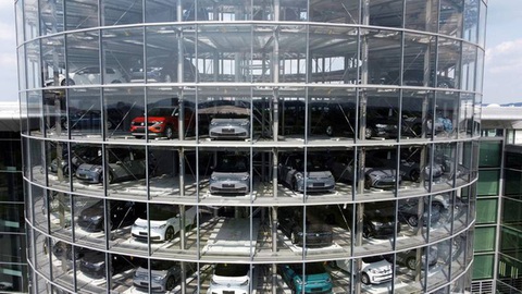 Volkswagen và Toyota ‘âm mưu’ lật đổ ông chủ Tesla - Ảnh 1. Volkswagen và Toyota ‘âm mưu’ lật đổ ông chủ Tesla - Ảnh 1.
