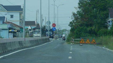 Nút thắt trên tỉnh lộ - Ảnh 1. Nút thắt trên tỉnh lộ - Ảnh 1.