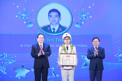 Bác sĩ tuyến đầu chia sẻ giây phút cứu bệnh nhân COVID-19 nặng qua cửa tử - Ảnh 1. Bác sĩ tuyến đầu chia sẻ giây phút cứu bệnh nhân COVID-19 nặng qua cửa tử - Ảnh 1.
