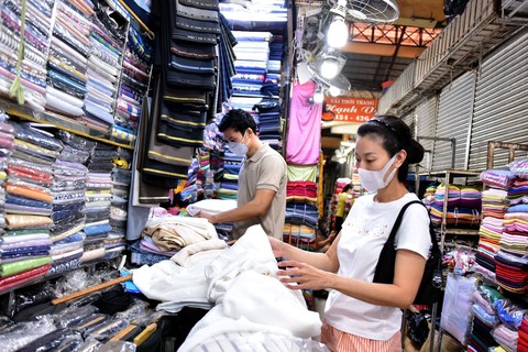 Giảm thuế VAT kích sức mua - Ảnh 2. Giảm thuế VAT kích sức mua - Ảnh 2.