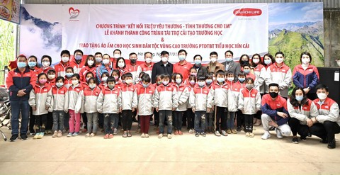 Dai-ichi Life Việt Nam hỗ trợ 500 triệu đồng cho trẻ em vùng cao Mèo Vạc - Hà Giang - Ảnh 1. Dai-ichi Life Việt Nam hỗ trợ 500 triệu đồng cho trẻ em vùng cao Mèo Vạc - Hà Giang - Ảnh 1.
