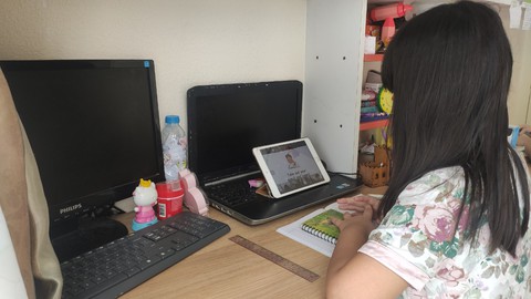 Học sinh bơ phờ vì chép bài online - Ảnh 1. Học sinh bơ phờ vì chép bài online - Ảnh 1.