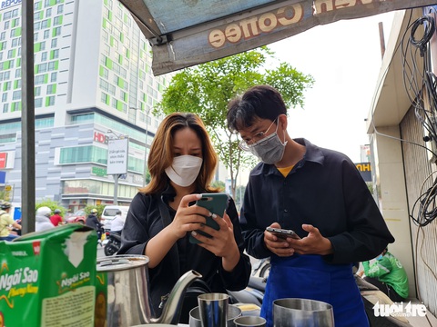 Bạn trẻ làm thêm kiếm tiền mùa Tết: Mừng muốn khóc vì được đi làm - Ảnh 5. Bạn trẻ làm thêm kiếm tiền mùa Tết: Mừng muốn khóc vì được đi làm - Ảnh 5.