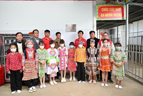 Dai-ichi Life Việt Nam hỗ trợ 500 triệu đồng cho trẻ em vùng cao Mèo Vạc - Hà Giang - Ảnh 2. Dai-ichi Life Việt Nam hỗ trợ 500 triệu đồng cho trẻ em vùng cao Mèo Vạc - Hà Giang - Ảnh 2.
