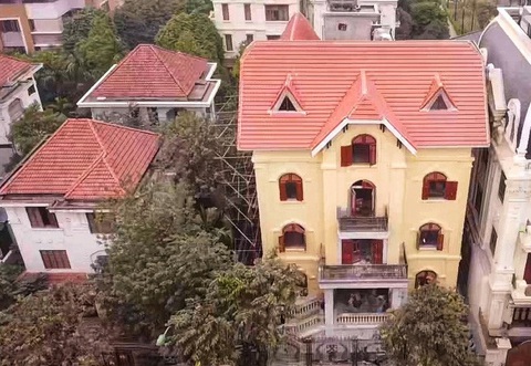Hà Nội yêu cầu xử lý cán bộ liên quan vụ biệt thự xây sai quy định - Ảnh 1. Hà Nội yêu cầu xử lý cán bộ liên quan vụ biệt thự xây sai quy định - Ảnh 1.