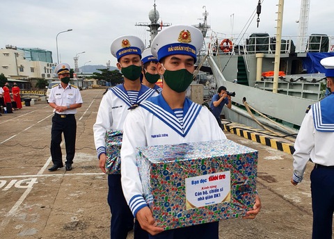 Vượt đại dịch, cây mai, cành đào ra với biển đảo, nhà giàn DK1 - Ảnh 2. Vượt đại dịch, cây mai, cành đào ra với biển đảo, nhà giàn DK1 - Ảnh 2.