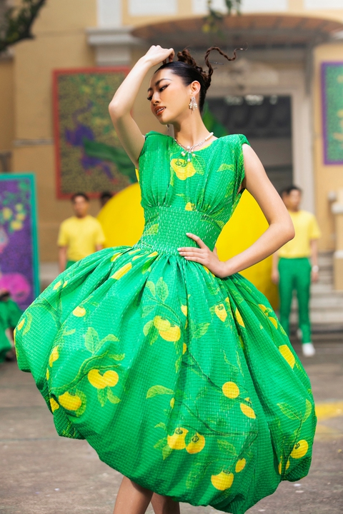 Giáng My, Lương Thùy Linh, H’Hen Niê, Minh Tú thăng hoa trong thiết kế của Vũ Ngọc và Son - Ảnh 4. Giáng My, Lương Thùy Linh, H’Hen Niê, Minh Tú thăng hoa trong thiết kế của Vũ Ngọc và Son - Ảnh 4.