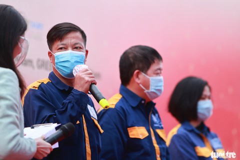 Tết sớm cùng công nhân thoát nước: Ai cũng chọn việc nhẹ nhàng, gian khổ biết dành phần ai - Ảnh 4. Tết sớm cùng công nhân thoát nước: Ai cũng chọn việc nhẹ nhàng, gian khổ biết dành phần ai - Ảnh 4.