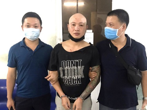 Công an nổ súng, phá cửa ôtô bắt kẻ trốn truy nã tội giết người suốt 11 năm - Ảnh 1. Công an nổ súng, phá cửa ôtô bắt kẻ trốn truy nã tội giết người suốt 11 năm - Ảnh 1.
