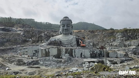 Tượng Phật khổng lồ giữa mỏ đá núi Phước Lý, Đà Nẵng - Ảnh 1. Tượng Phật khổng lồ giữa mỏ đá núi Phước Lý, Đà Nẵng - Ảnh 1.