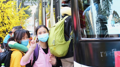 Hỗ trợ công nhân, sinh viên về quê - Ảnh 1. Hỗ trợ công nhân, sinh viên về quê - Ảnh 1.