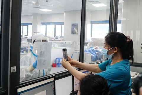 Tin COVID-19 chiều 10-4: Cả nước và Hà Nội đều giảm mạnh ca mắc mới, số tử vong dưới 20 ca - Ảnh 1. Tin COVID-19 chiều 10-4: Cả nước và Hà Nội đều giảm mạnh ca mắc mới, số tử vong dưới 20 ca - Ảnh 1.