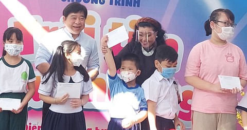 Nghệ sĩ Kim Cương: Sẽ làm hết mình để tiếp sức trẻ mồ côi do COVID-19 - Ảnh 1. Nghệ sĩ Kim Cương: Sẽ làm hết mình để tiếp sức trẻ mồ côi do COVID-19 - Ảnh 1.