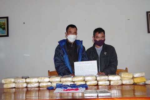 Bắt 3 người, thu giữ 144.000 viên ma túy tổng hợp, 12 bánh heroin - Ảnh 1. Bắt 3 người, thu giữ 144.000 viên ma túy tổng hợp, 12 bánh heroin - Ảnh 1.