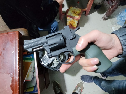 Cướp 3 tỉ ở ngân hàng xong, thủ phạm tự tin đi mua xe phân khối lớn để trốn chạy - Ảnh 4. Cướp 3 tỉ ở ngân hàng xong, thủ phạm tự tin đi mua xe phân khối lớn để trốn chạy - Ảnh 4.