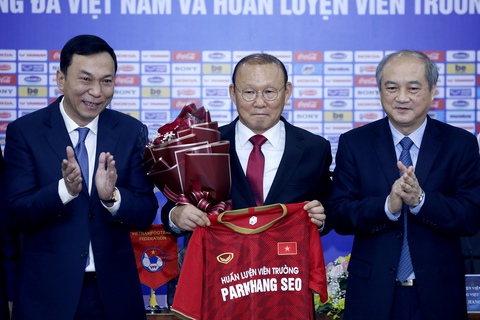 Quyền chủ tịch VFF Trần Quốc Tuấn: “Đây là nhiệm vụ nhiều thách thức” - Ảnh 2. Quyền chủ tịch VFF Trần Quốc Tuấn: “Đây là nhiệm vụ nhiều thách thức” - Ảnh 2.