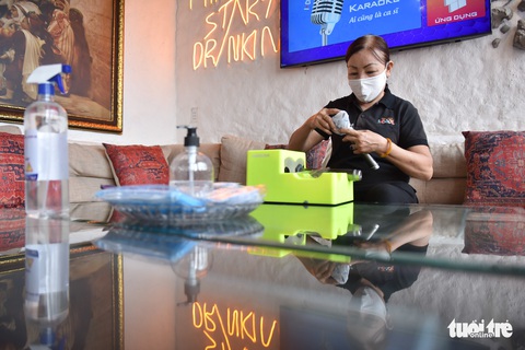 Nhân viên quán karaoke, bar mừng được quay lại làm việc - Ảnh 5. Nhân viên quán karaoke, bar mừng được quay lại làm việc - Ảnh 5.