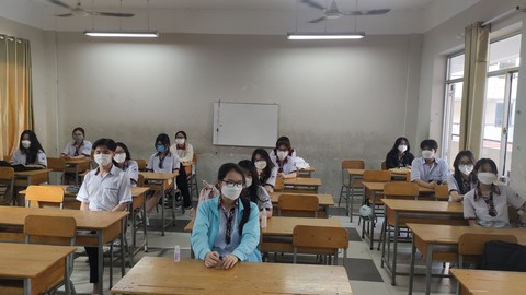 Bác sĩ nói học sinh tiểu học tại TP.HCM đã an toàn khi đến trường học trực tiếp - Ảnh 1. Bác sĩ nói học sinh tiểu học tại TP.HCM đã an toàn khi đến trường học trực tiếp - Ảnh 1.