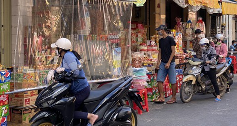 Cà Mau không còn vùng cam, vùng đỏ, người dân được ăn uống tại quán - Ảnh 1. Cà Mau không còn vùng cam, vùng đỏ, người dân được ăn uống tại quán - Ảnh 1.