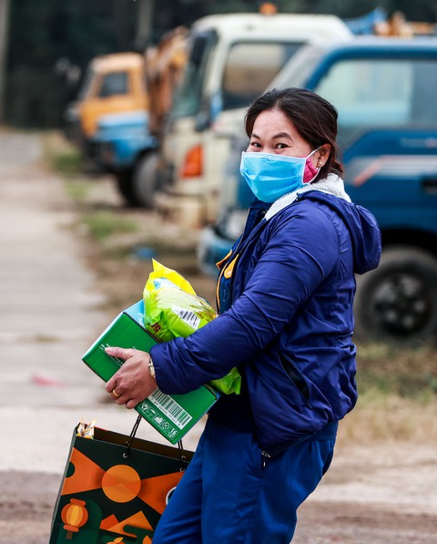 Đem niềm vui đến người nơi hầm tối - Ảnh 4. Đem niềm vui đến người nơi hầm tối - Ảnh 4.