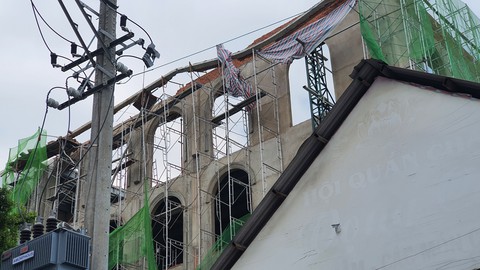 Sập giàn giáo ở Thủ Đức, 4 người rơi xuống đất, 2 người chết - Ảnh 2. Sập giàn giáo ở Thủ Đức, 4 người rơi xuống đất, 2 người chết - Ảnh 2.
