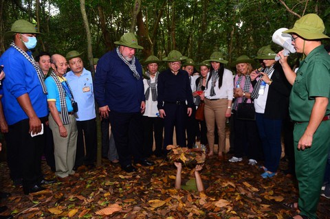 Thủ tướng Cuba thăm địa đạo Củ Chi - Ảnh 12. Thủ tướng Cuba thăm địa đạo Củ Chi - Ảnh 12.