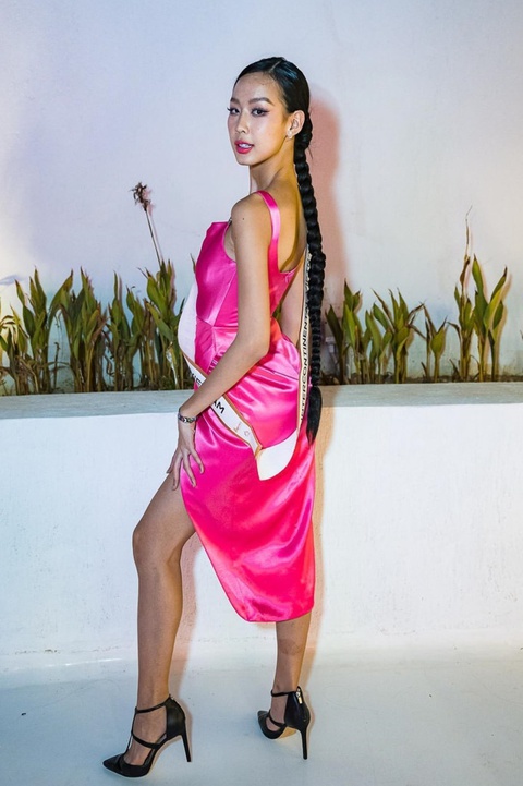 Bật ngửa với hình ảnh nàng á hậu 1,85m bị dìm còn 1,58m trong Miss Intercontinental - Ảnh 1. Bật ngửa với hình ảnh nàng á hậu 1,85m bị dìm còn 1,58m trong Miss Intercontinental - Ảnh 1.