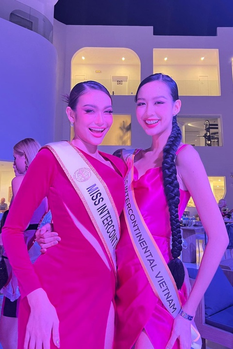Bật ngửa với hình ảnh nàng á hậu 1,85m bị dìm còn 1,58m trong Miss Intercontinental - Ảnh 3. Bật ngửa với hình ảnh nàng á hậu 1,85m bị dìm còn 1,58m trong Miss Intercontinental - Ảnh 3.
