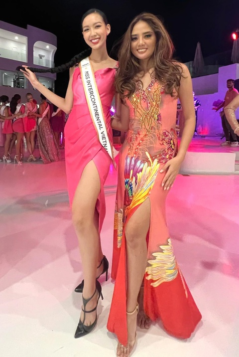 Bật ngửa với hình ảnh nàng á hậu 1,85m bị dìm còn 1,58m trong Miss Intercontinental - Ảnh 4. Bật ngửa với hình ảnh nàng á hậu 1,85m bị dìm còn 1,58m trong Miss Intercontinental - Ảnh 4.
