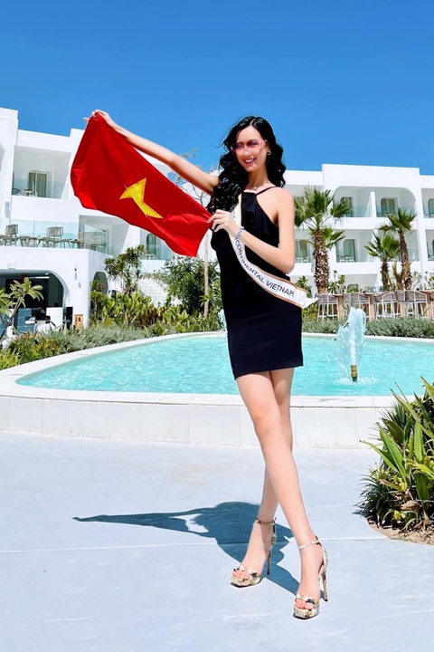 Bật ngửa với hình ảnh nàng á hậu 1,85m bị dìm còn 1,58m trong Miss Intercontinental - Ảnh 8. Bật ngửa với hình ảnh nàng á hậu 1,85m bị dìm còn 1,58m trong Miss Intercontinental - Ảnh 8.