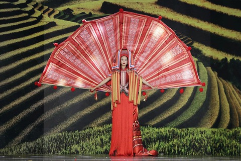 Bật ngửa với hình ảnh nàng á hậu 1,85m bị dìm còn 1,58m trong Miss Intercontinental - Ảnh 6. Bật ngửa với hình ảnh nàng á hậu 1,85m bị dìm còn 1,58m trong Miss Intercontinental - Ảnh 6.