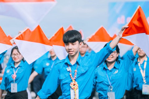 Bạn trẻ TP.HCM cùng chào cờ ‘Tôi yêu Tổ quốc tôi’ - Ảnh 3. Bạn trẻ TP.HCM cùng chào cờ ‘Tôi yêu Tổ quốc tôi’ - Ảnh 3.