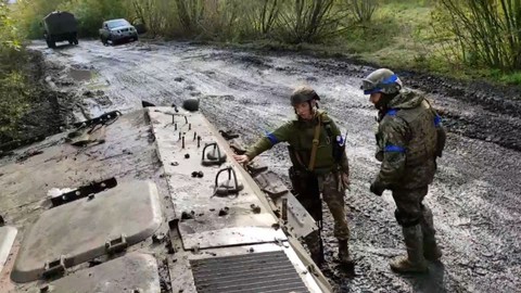 NÓNG: Quân Ukraine đang tiến vào Lyman, Nga xác nhận rút quân do đe dọa bị bao vây - Ảnh 1. NÓNG: Quân Ukraine đang tiến vào Lyman, Nga xác nhận rút quân do đe dọa bị bao vây - Ảnh 1.