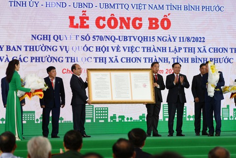 Chủ tịch Quốc hội Vương Đình Huệ: Lên thị xã để phục vụ người dân và doanh nghiệp tốt hơn - Ảnh 1. Chủ tịch Quốc hội Vương Đình Huệ: Lên thị xã để phục vụ người dân và doanh nghiệp tốt hơn - Ảnh 1.