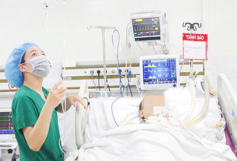 5 lần phẫu thuật cứu bệnh nhân bị đa chấn thương, dập phổi do tai nạn giao thông - Ảnh 1. 5 lần phẫu thuật cứu bệnh nhân bị đa chấn thương, dập phổi do tai nạn giao thông - Ảnh 1.