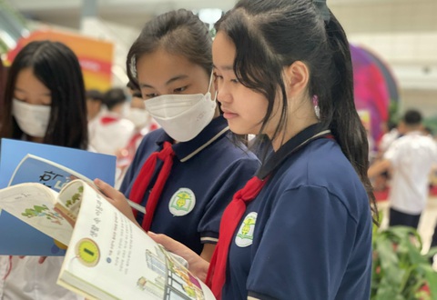 Trích ngân sách mua sách giáo khoa: Vừa mừng, vừa lo - Ảnh 1. Trích ngân sách mua sách giáo khoa: Vừa mừng, vừa lo - Ảnh 1.