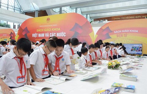 Công an TP.HCM khuyến cáo hai vấn đề nóng về đóng tiền trường và tích trữ xăng dầu - Ảnh 1. Công an TP.HCM khuyến cáo hai vấn đề nóng về đóng tiền trường và tích trữ xăng dầu - Ảnh 1.