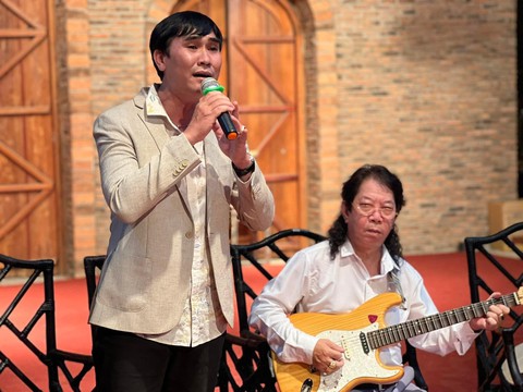 Lê Hồng Phước: Tiến sĩ khoa Pháp mê cải lương - Ảnh 3. Lê Hồng Phước: Tiến sĩ khoa Pháp mê cải lương - Ảnh 3.